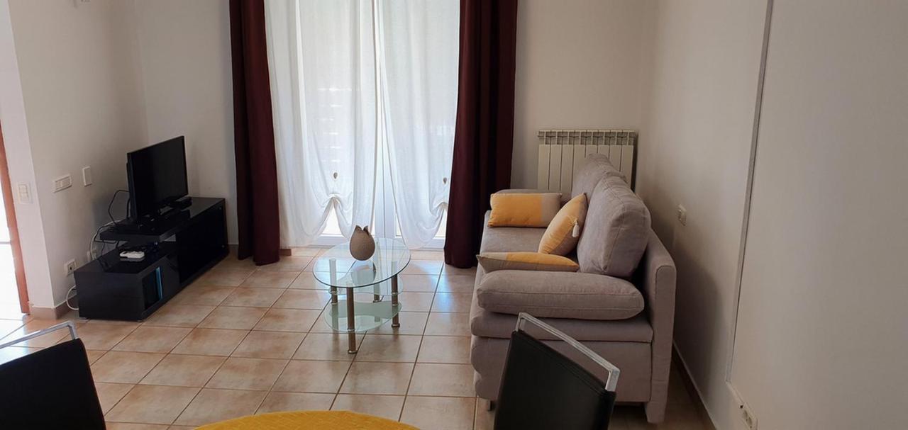 Nevija Appartement Peroj Buitenkant foto